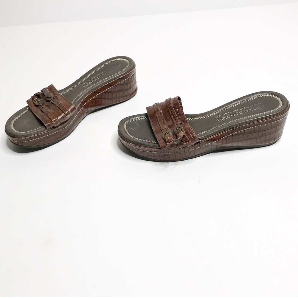 DONALD J. PLINER Slip On Wedges